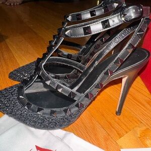 NEW Valentino Garavani Black Studded T-Strap Heels